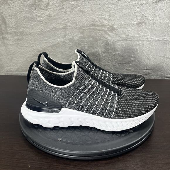 Nike Women's Size 8.5 React Phantom Run Flyknit 2 Black White Slip On Sneakers - Picture 1 of 10